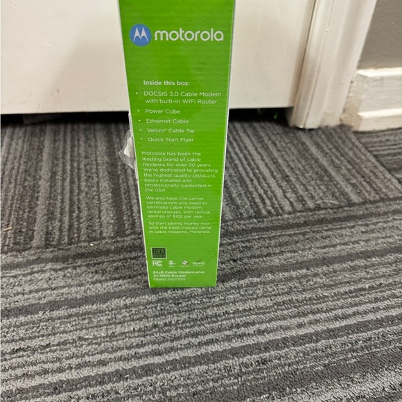 Motorola MG7700 24×8 DOCSIS 3.0 Cable Modem + AC1900 Dual-Band Wi-Fi Gigabit Rou - Picture 3 of 6